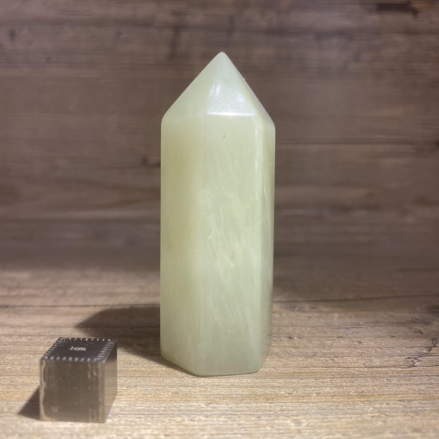 Pointe en Jade Serpentine Lesmineraux.fr