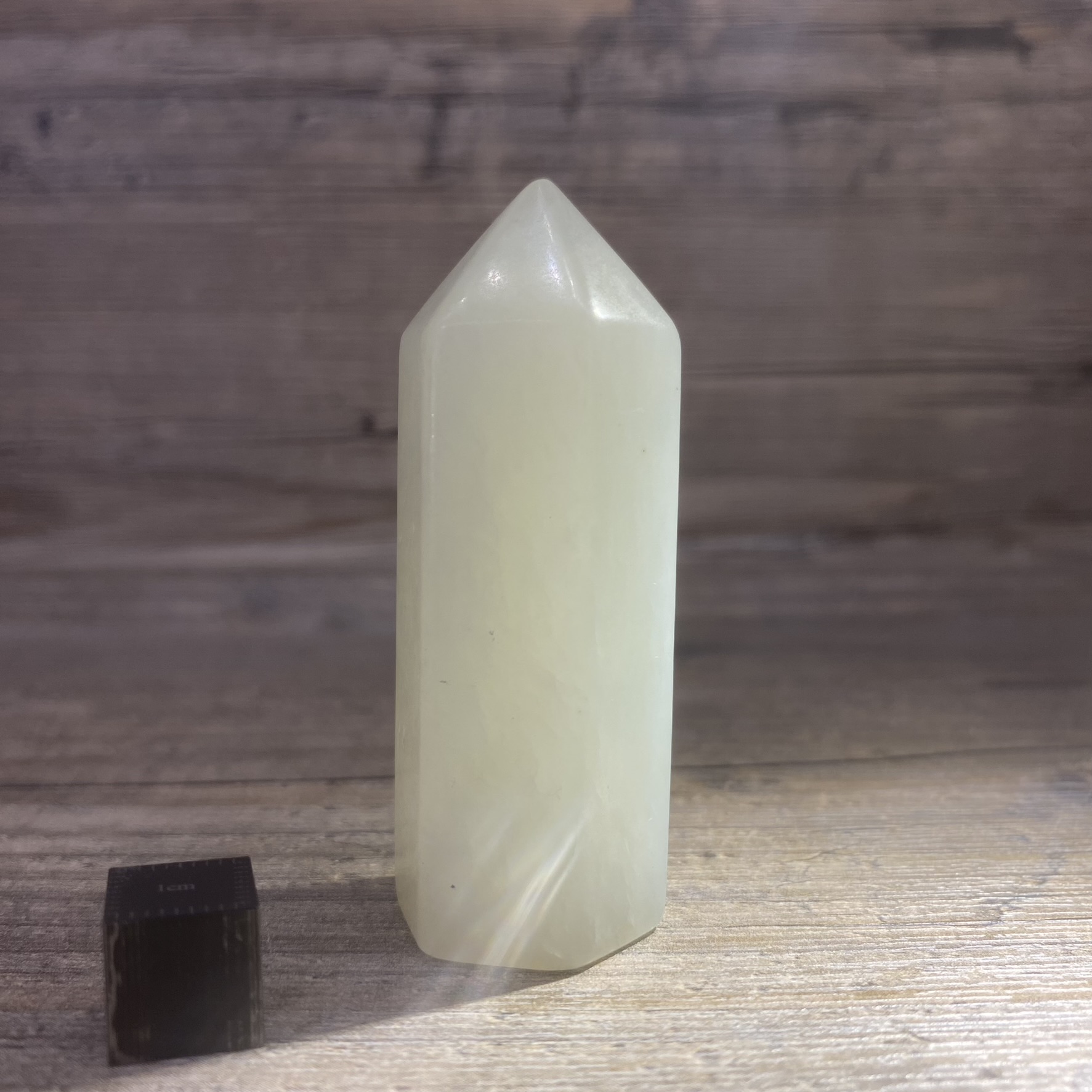 Pointe en Jade Serpentine Lesmineraux.fr