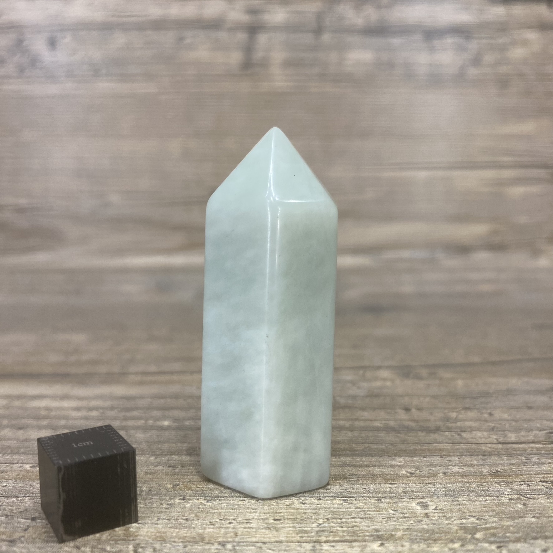 Pointe en Jade Serpentine Lesmineraux.fr