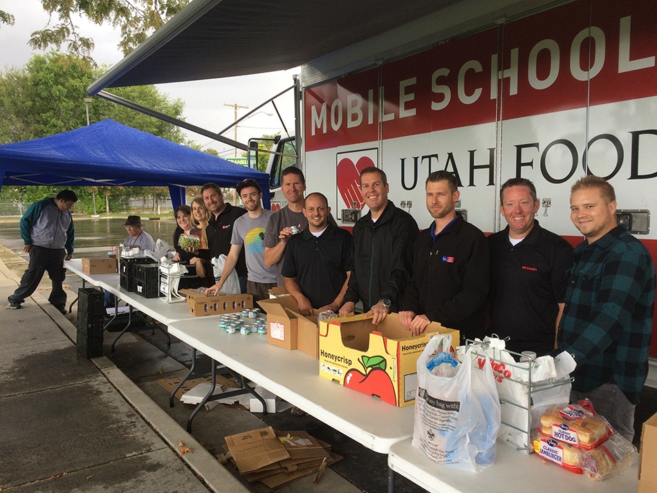 2015 Monthly Mobile Pantry Volunteering Les Olson IT