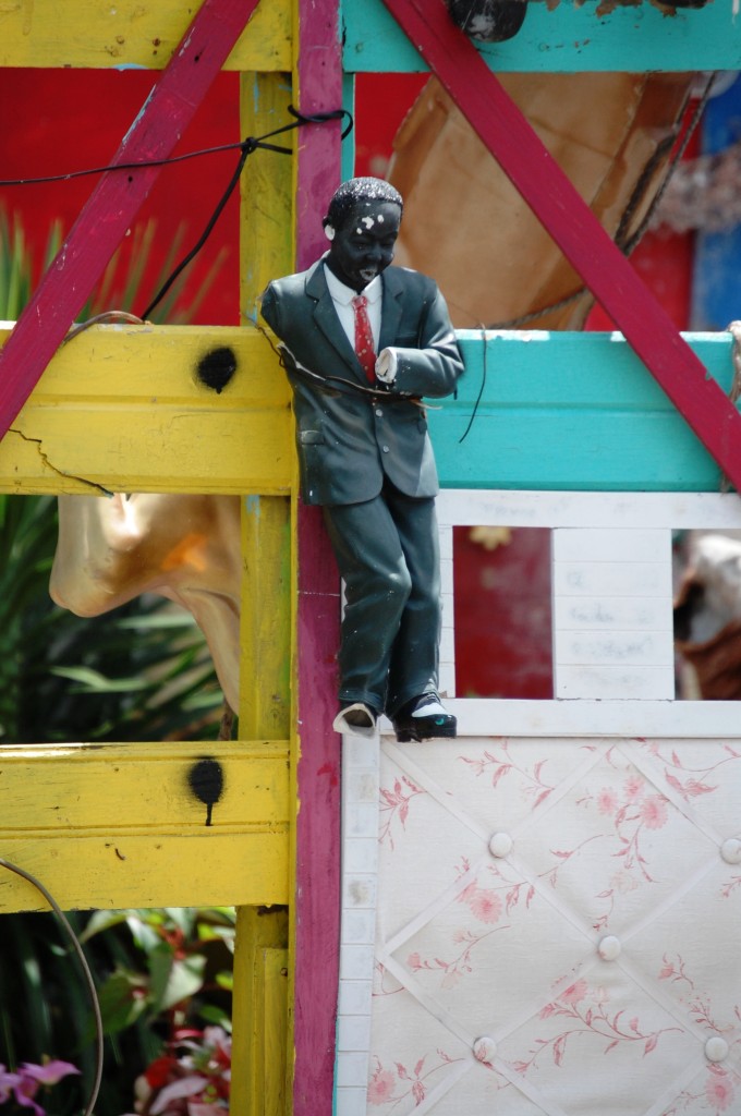 Yard Art Creativity with Scrap Metal, Chain Saw Art and “stuff