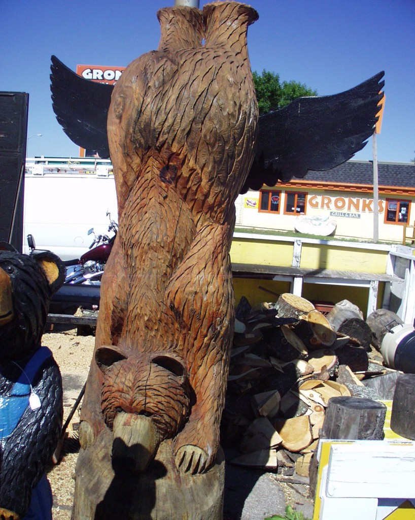 Yard Art Creativity with Scrap Metal, Chain Saw Art and “stuff