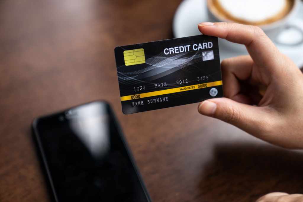 Top 3 Reasons To Switch Your Restaurant To Be Using Wireless Credit