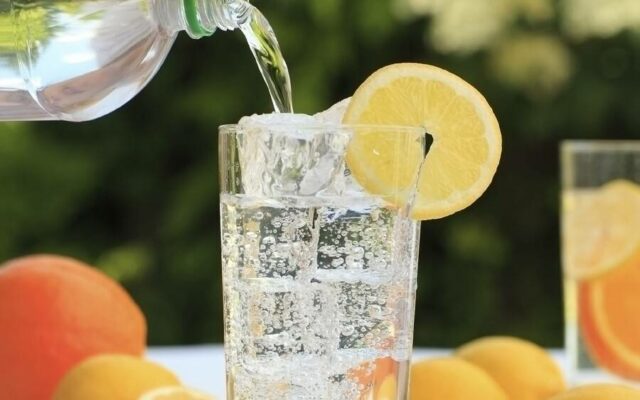 6 Benefits Of Drinking Sparkling Water (Carbonated Water)