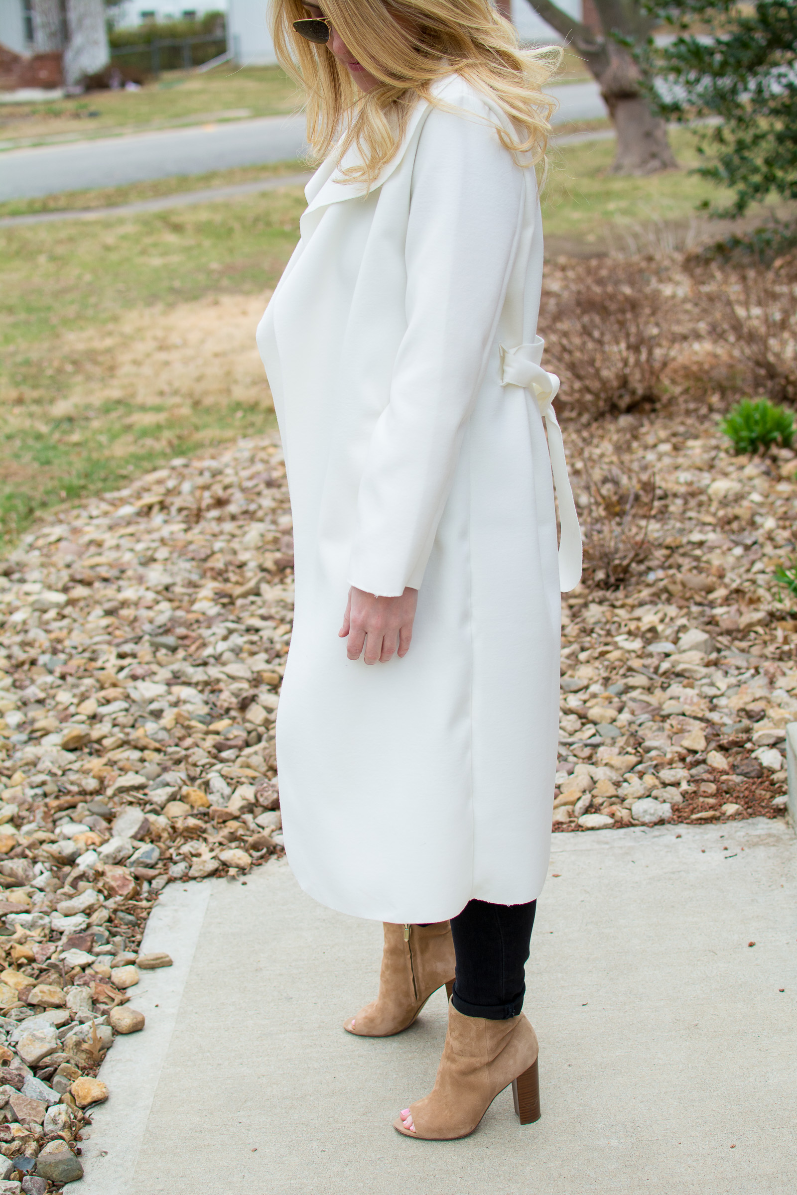 White Duster with a Gray Tee + Nude Booties. Le Stylo Rouge