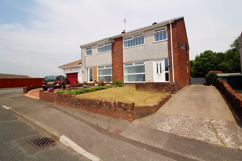 Oakfield Crescent, Tonteg, Pontypridd, CF38 1NG Sell Right