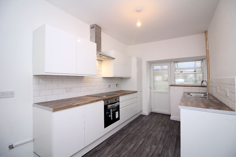 Cardiff Road, Treforest, Pontypridd, CF37 5RE Sell Right