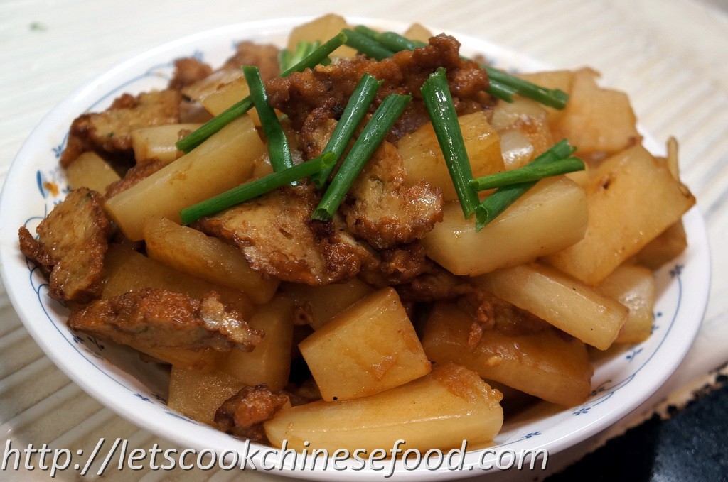 Stirfried Fish Cake with Radish (蘿蔔煮魚鬆)