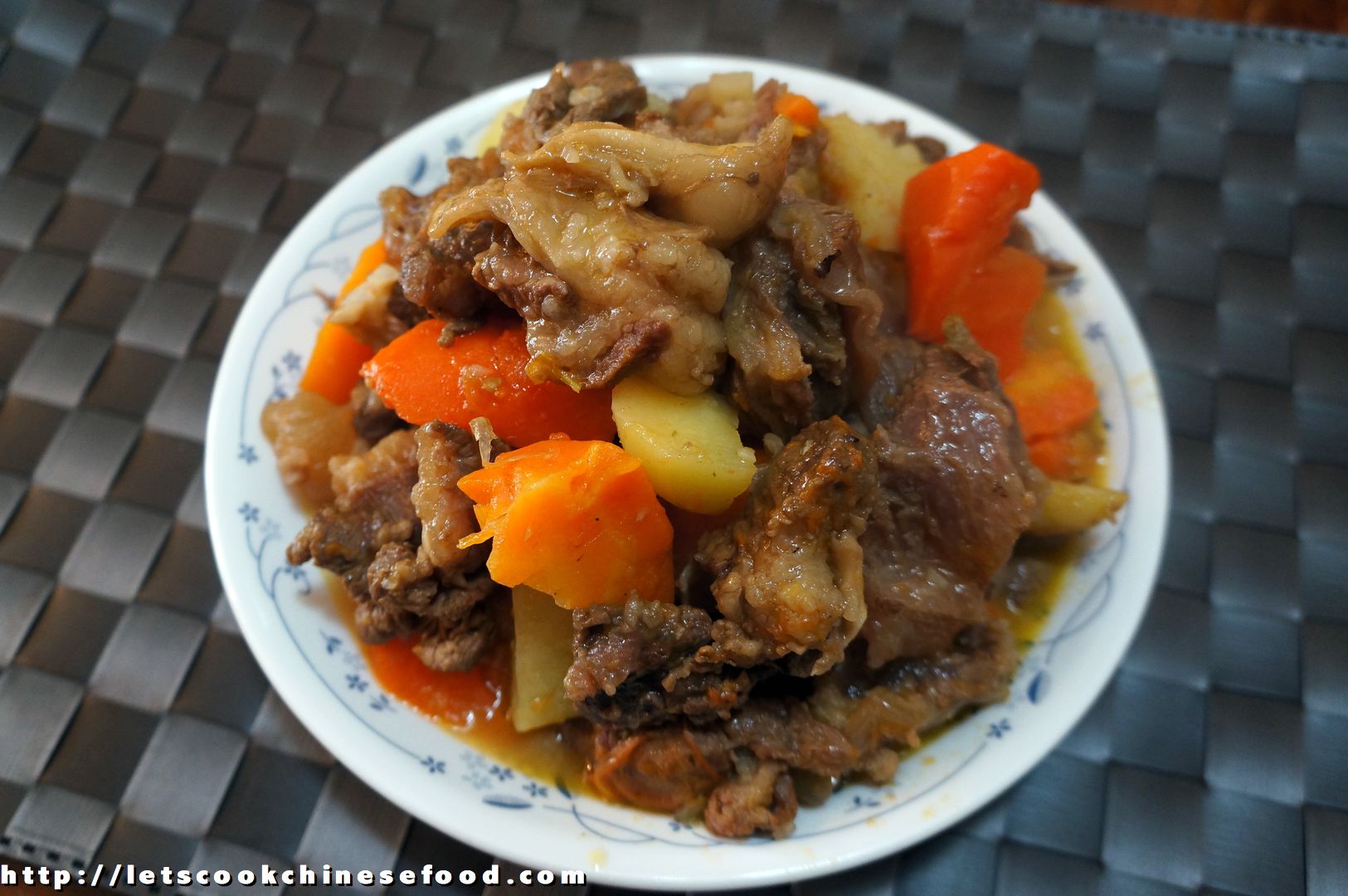 Chinese Recipe Stewed Beef Brisket with Tomato (中菜食譜：番茄薯仔燜牛腩)