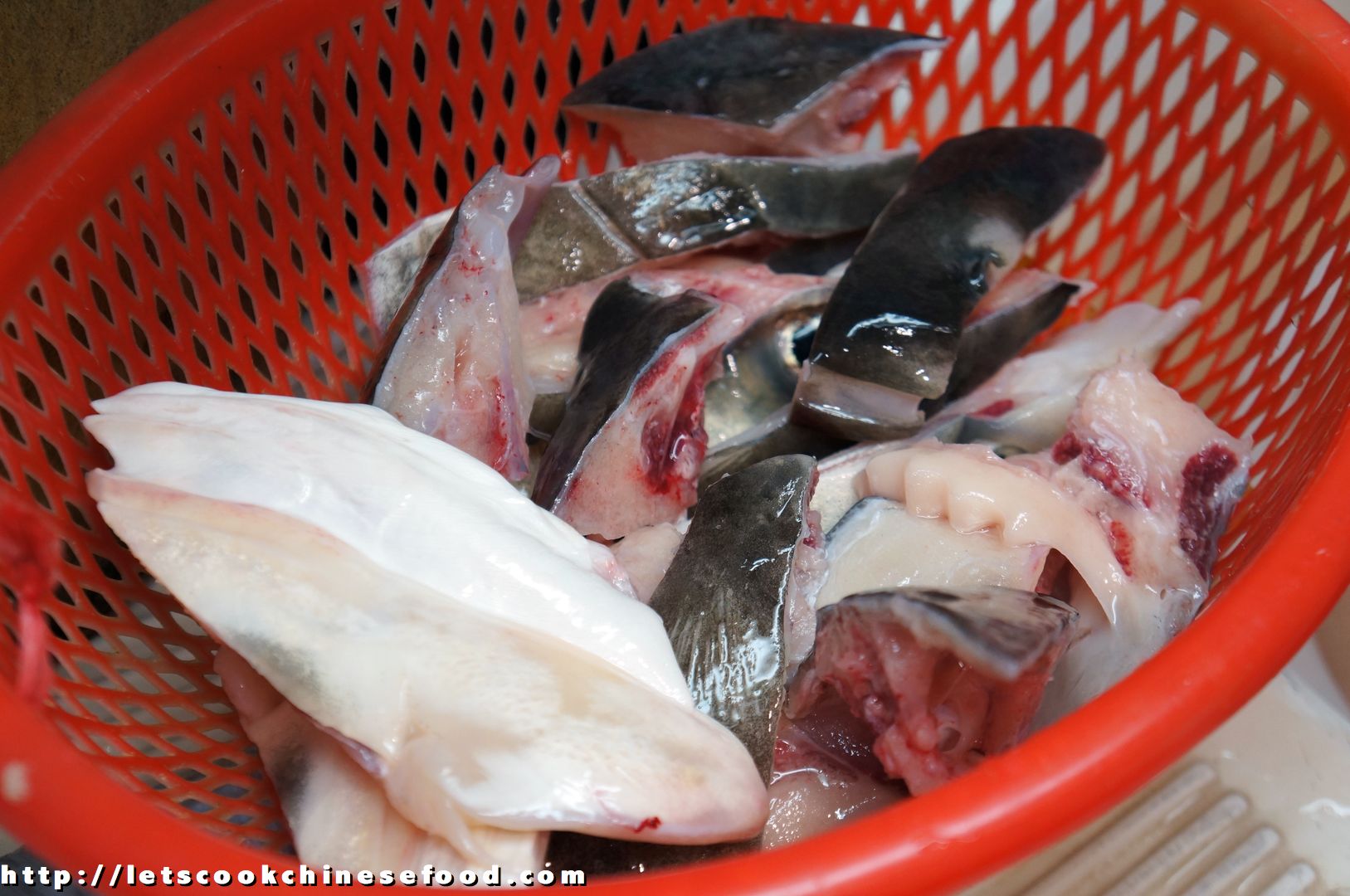 Chinese Recipe Steamed Fish head with Sour Bamboo Shoots (食譜 酸荀蒸魚頭)