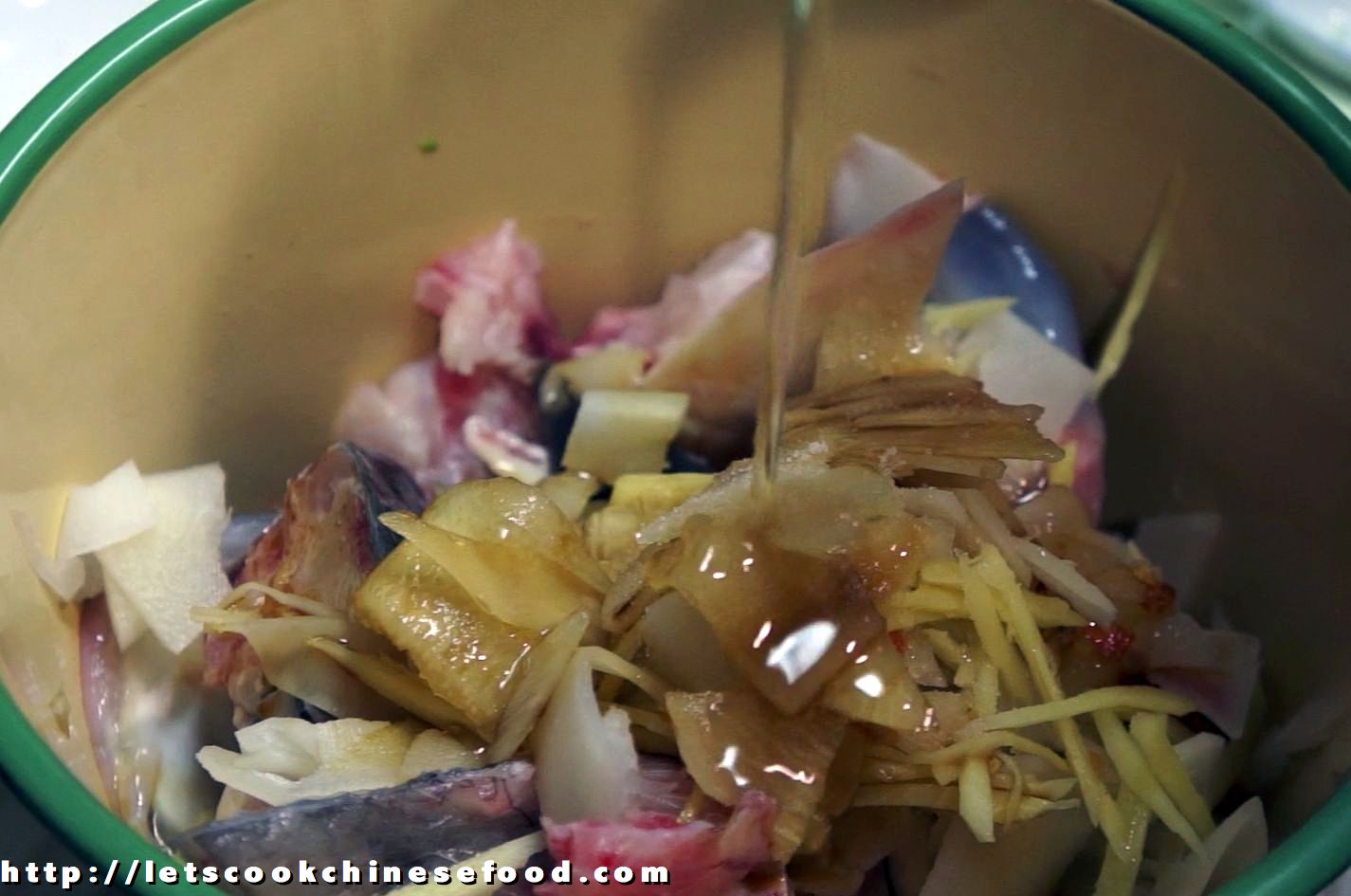 Chinese Recipe Steamed Fish head with Sour Bamboo Shoots (食譜 酸荀蒸魚頭)