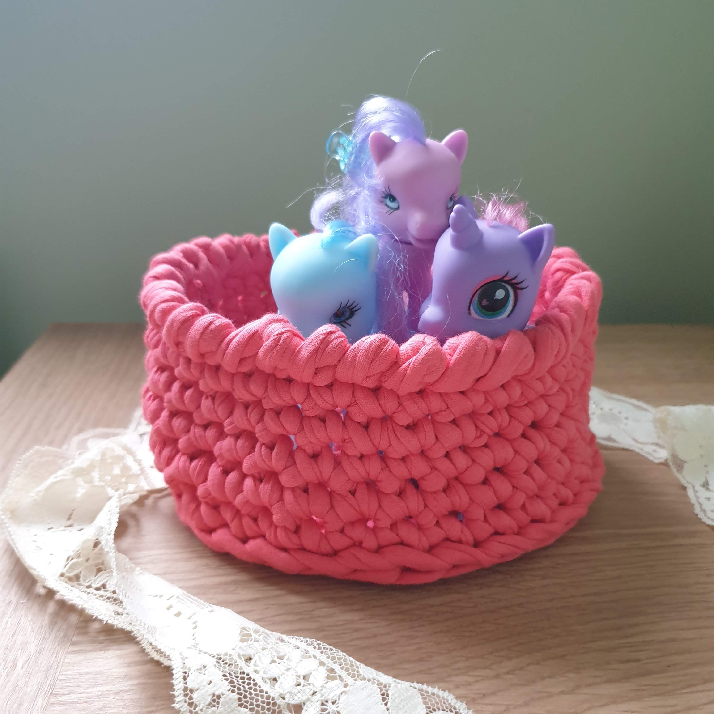 Free TShirt yarn basket pattern Let's Create a Gift