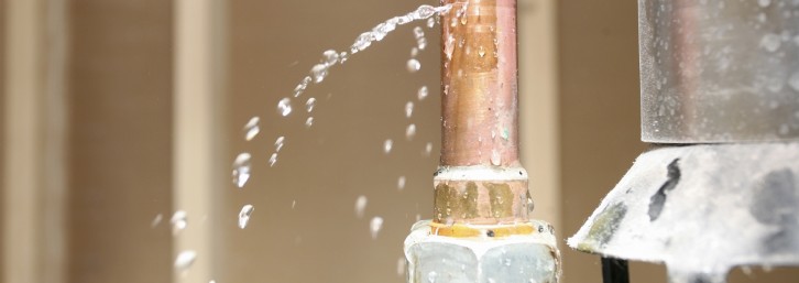 How to do a temporary repair to a burst pipe LetsFixIt