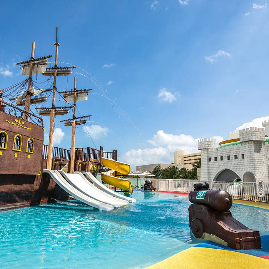 Wyndham alltra cancun water park