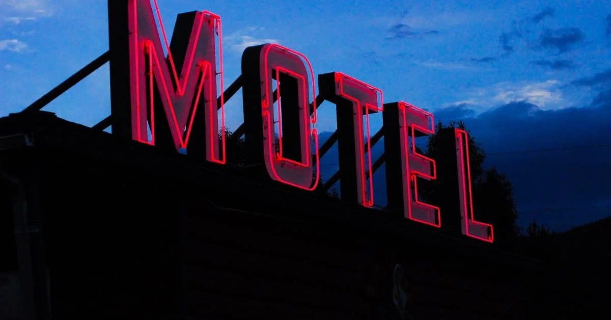 Know the difference hotel vs motel vs resort Let's Know That