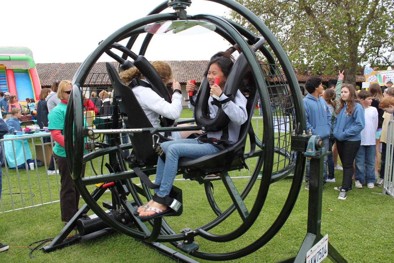 Gyro Extreme Mechanical Ride Lets Party