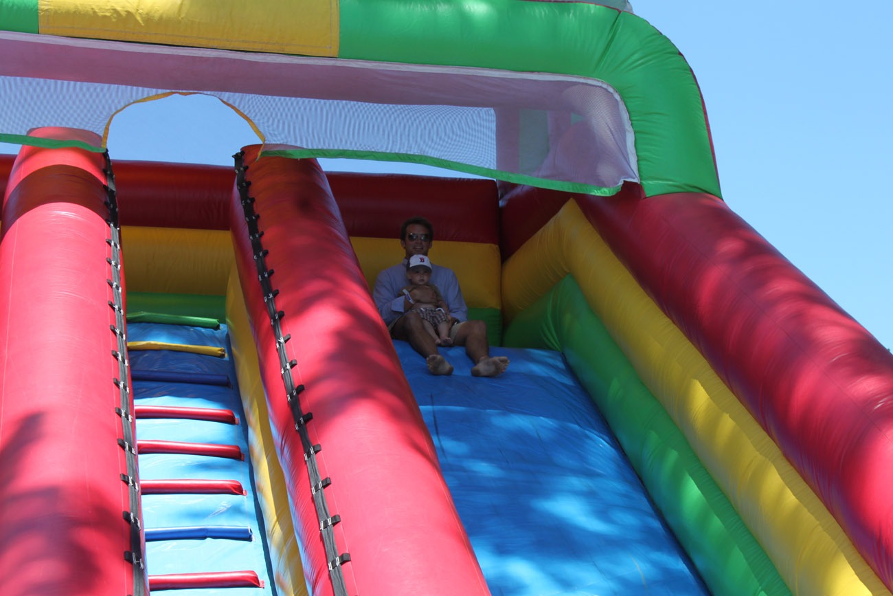 24ft Extreme Inflatable Slide Lets Party