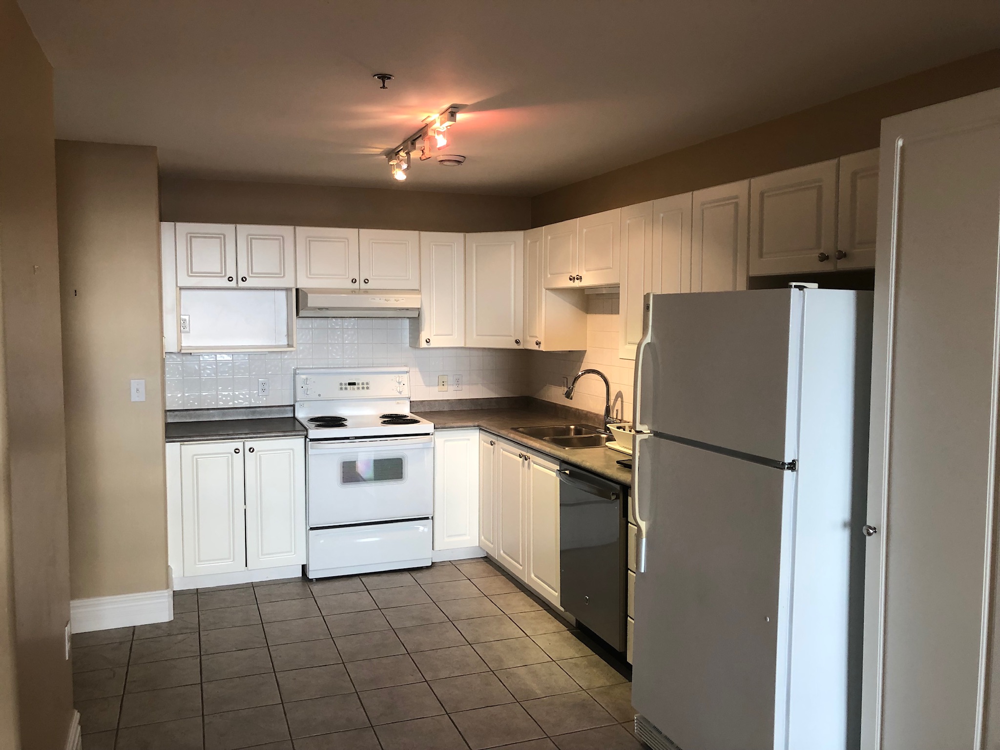 Beautiful large condo with pool near Bayers Lake Halifax Lets Rent