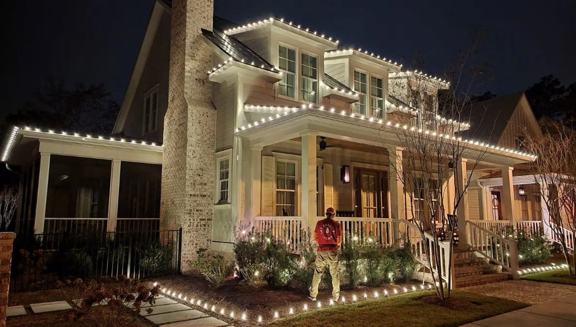 What Kind of Christmas Lights Should I Install on My House? Let There