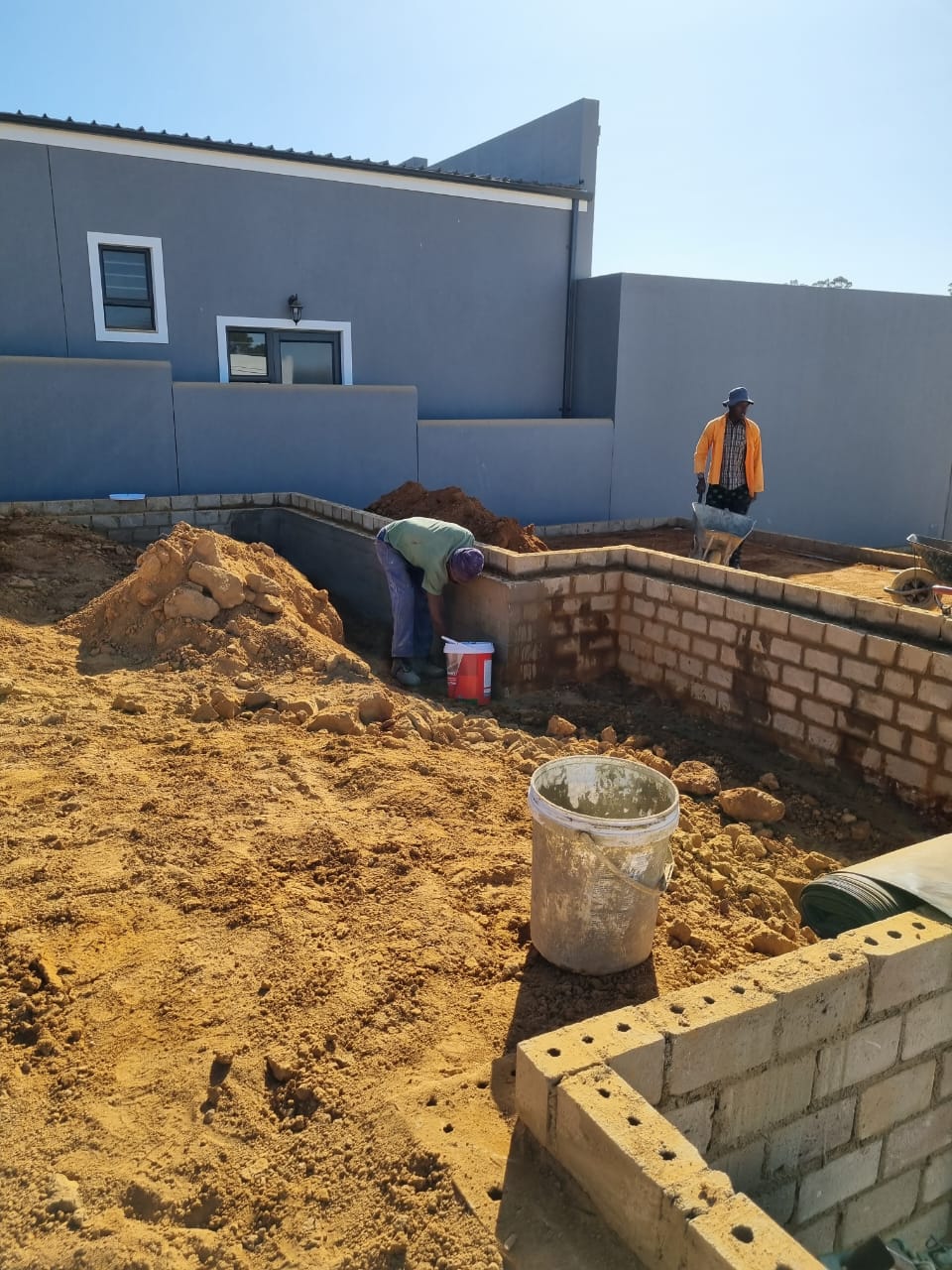 What is the standard brick wall thickness for a house Leukes Builders
