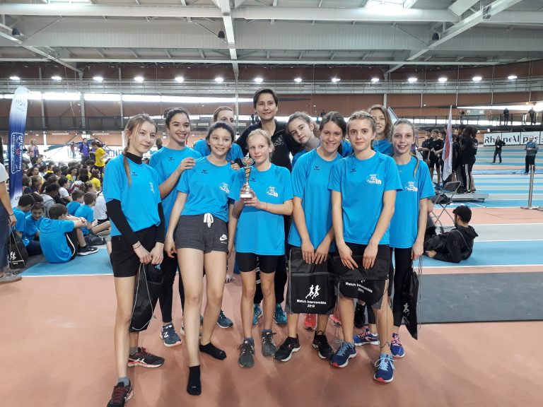 Les benjamines sur le podium du match inter comités et