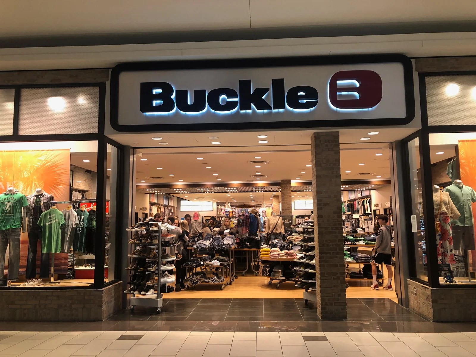 The Buckle Inc. Makes Sturdy Sales Performance Despite The Global