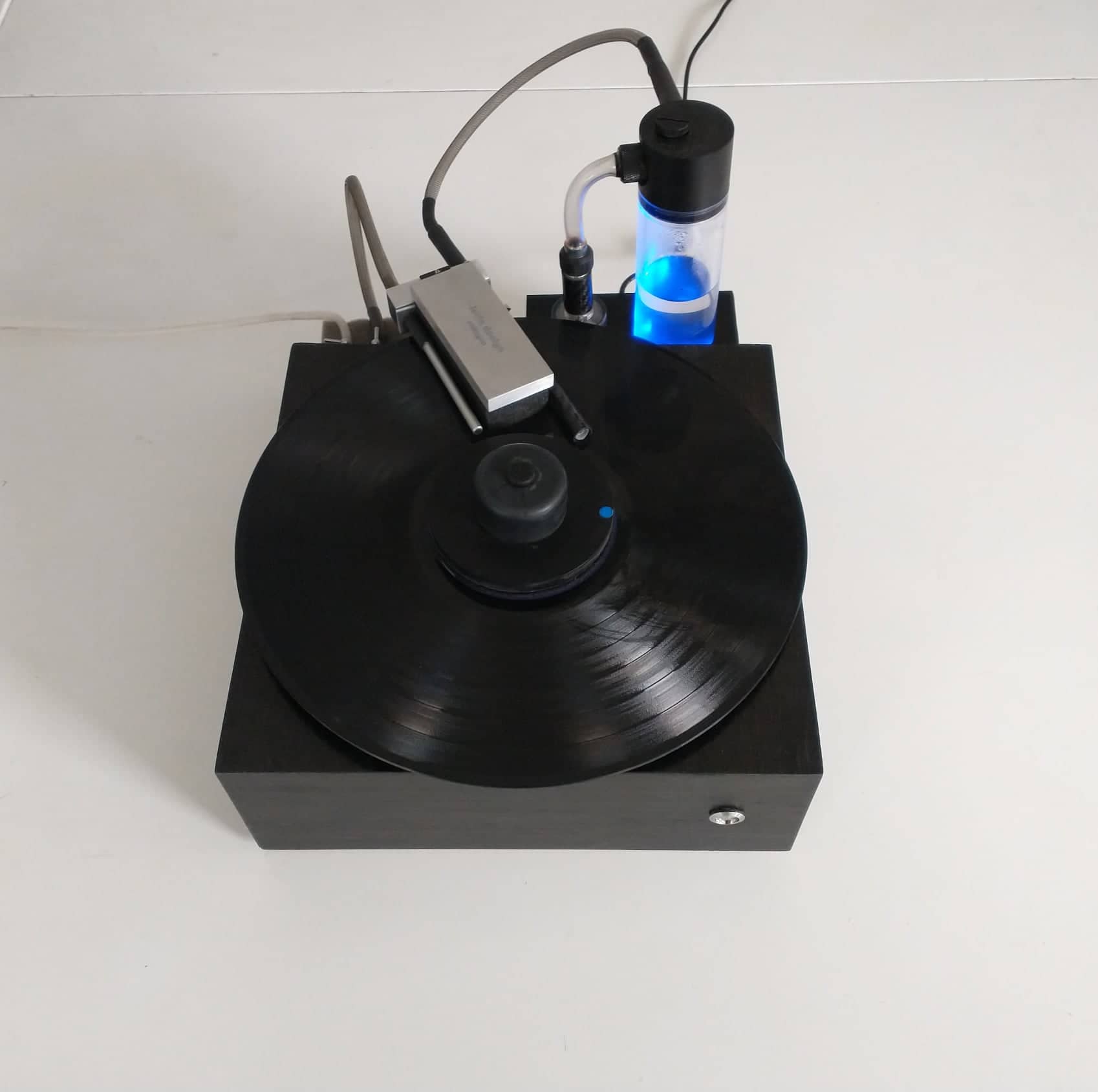 Schallplattenwaschmaschine l Mehrfach-Punktuelle-Absaugung – levin