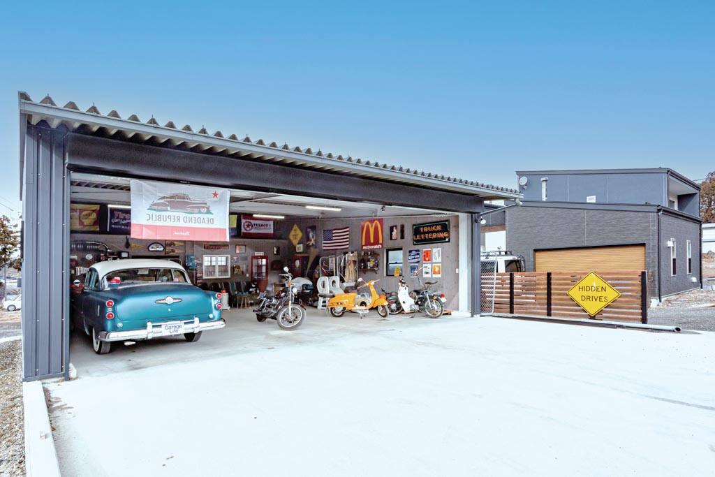 自ら設計したアメリカンスタイルのガレージ。シャッターを開けると広がる別世界。【ガレージライフ】 LE VOLANT WEB 自動車情報