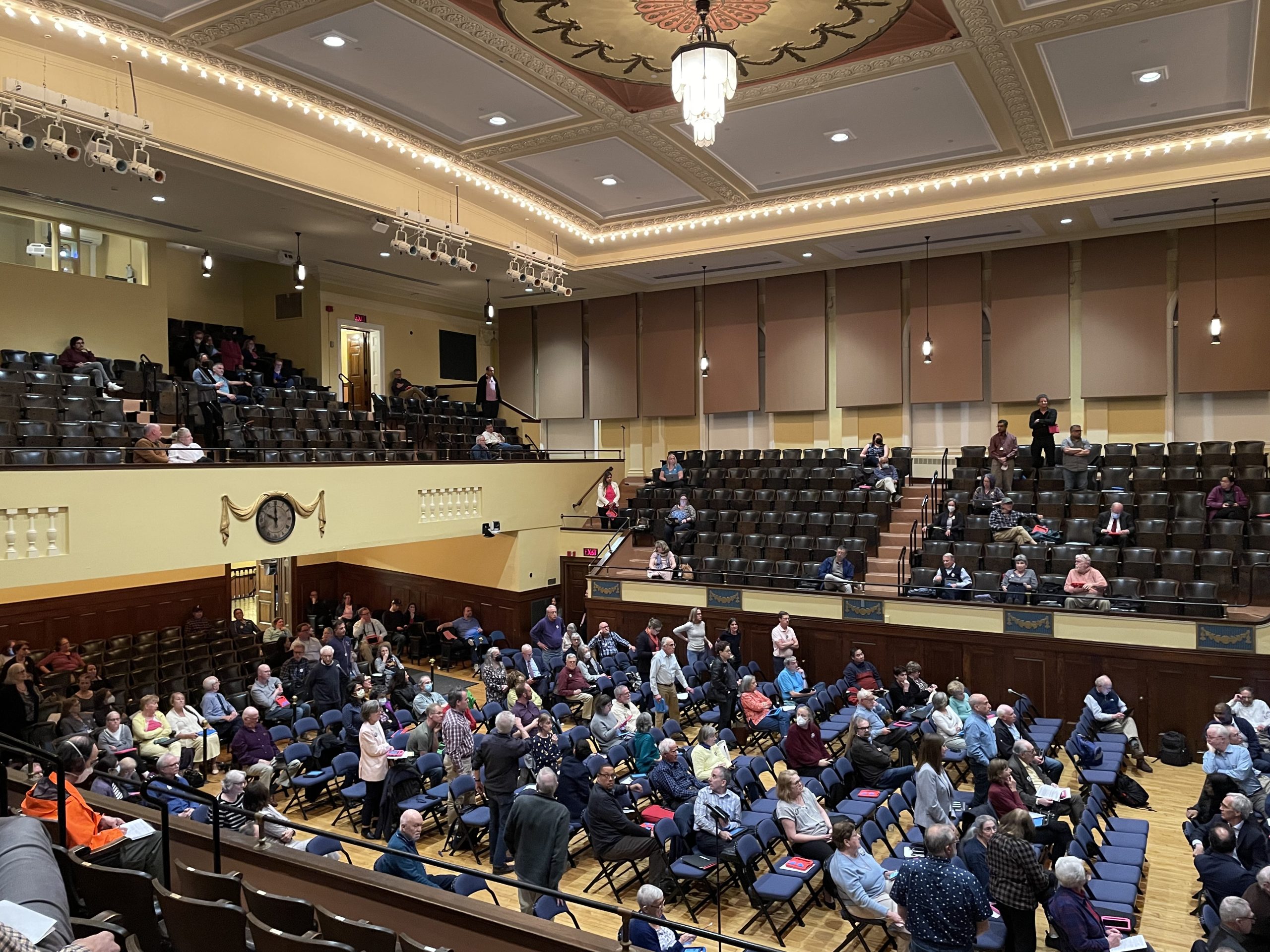 Town Meeting approves Planning Board’s multifamily zoning proposal