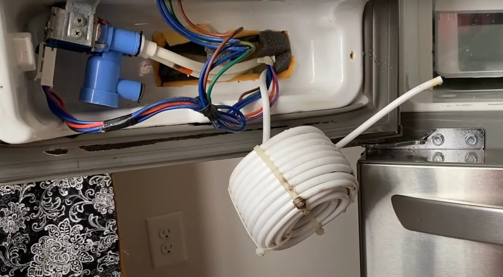 Why is My LG Refrigerator Not Making Ice But Water Works?