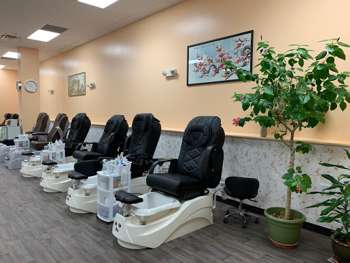 Spa Nails Nail Salon in West Allis