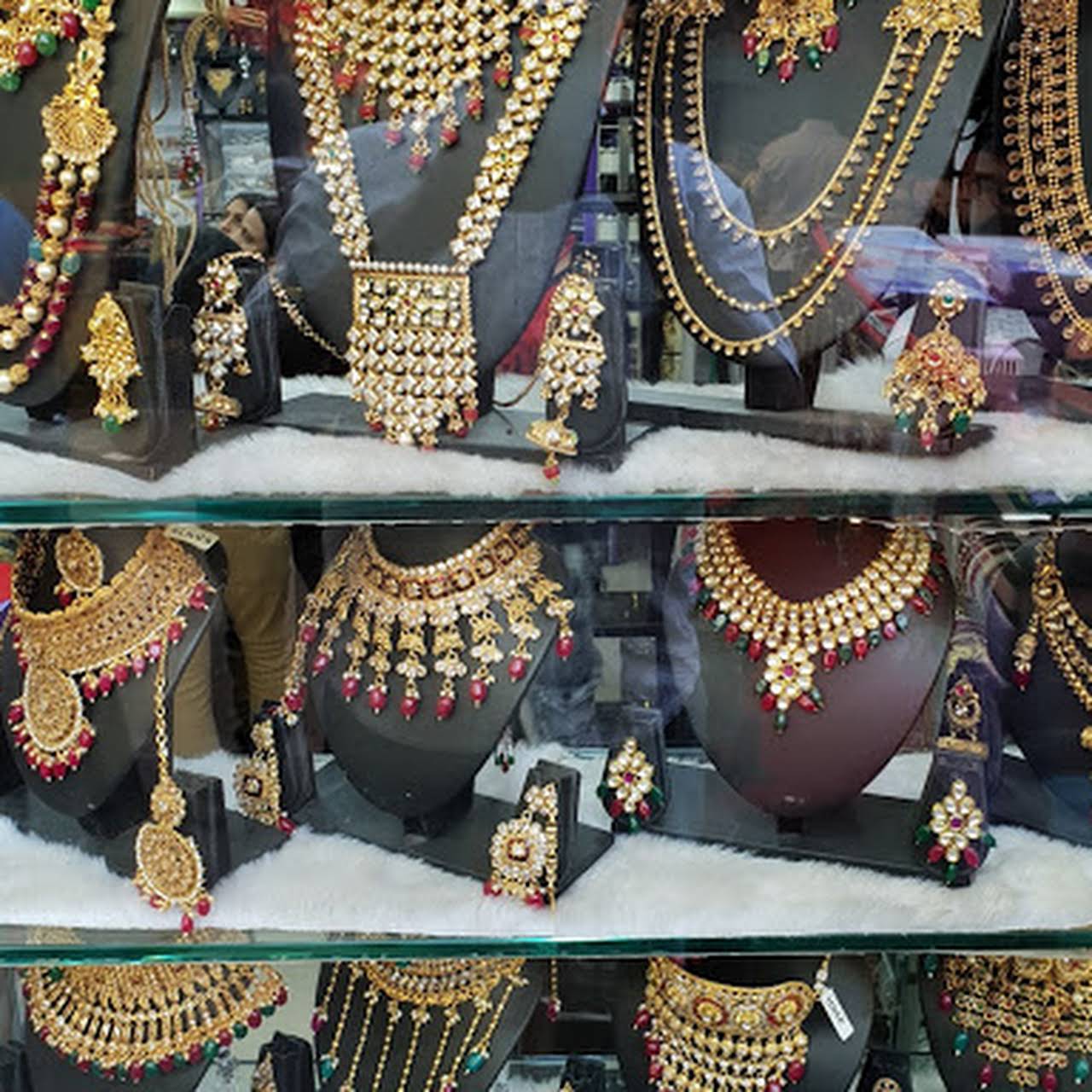 Rajshree Imitation Jewellery Shopping Mall in Surat