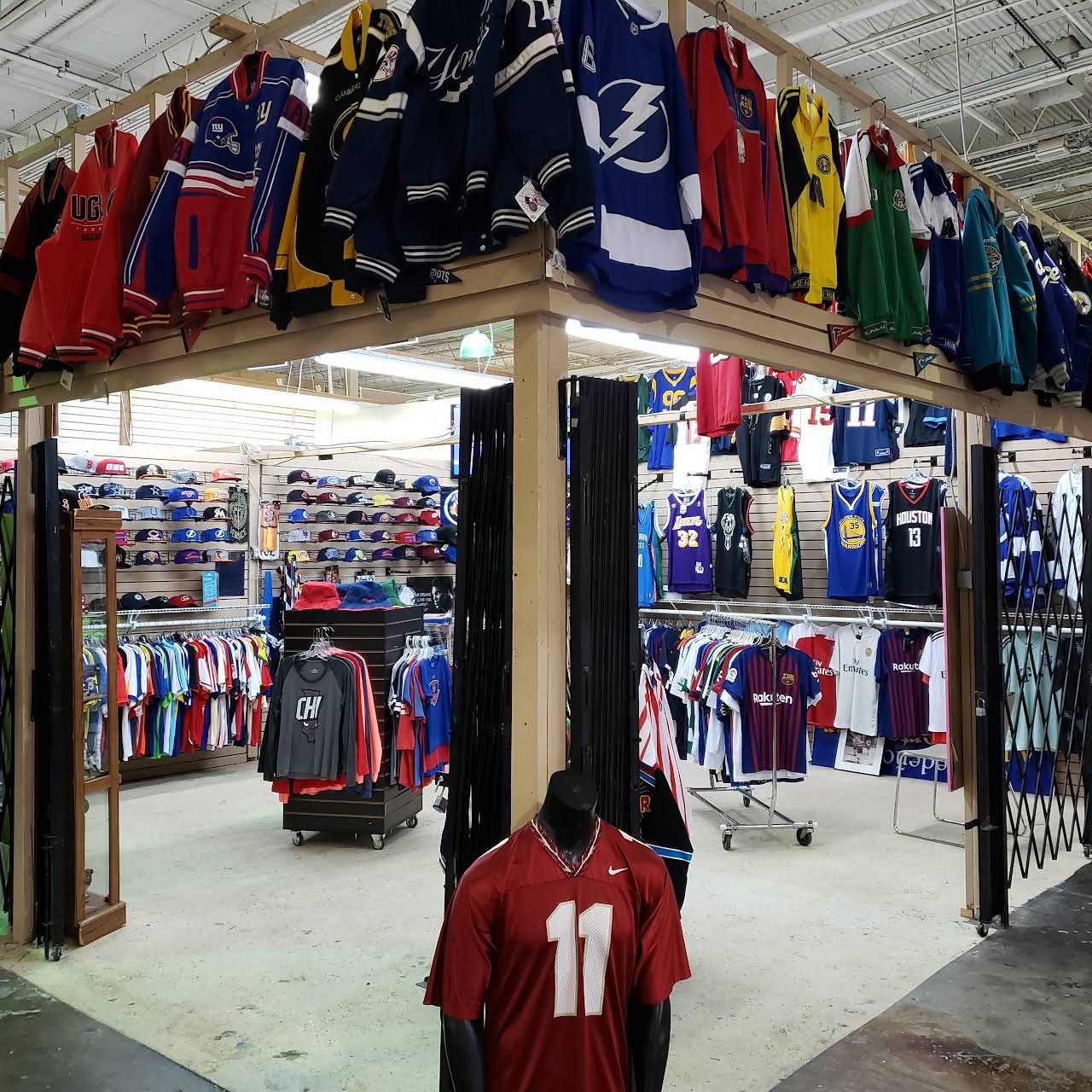CEDEÑO ALL SPORTSWEAR/SPORTSLIFE Sporting Goods Store in