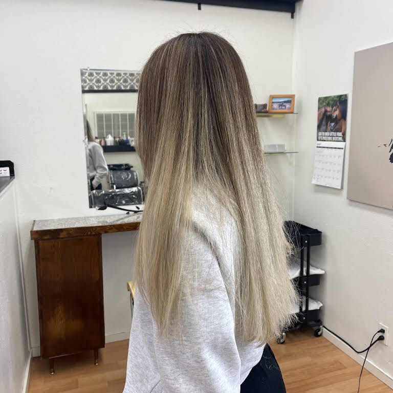 HeadLines Beauty Salon Rawia Hair Salon in Tigard