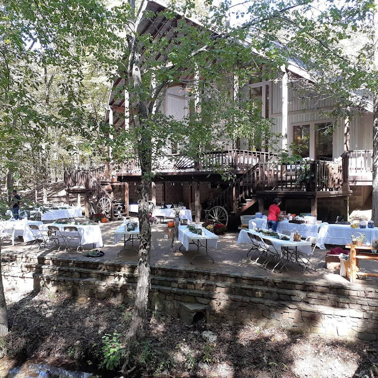 Hill's Mountain Side Wedding Venue Wedding Venue in Broken Bow