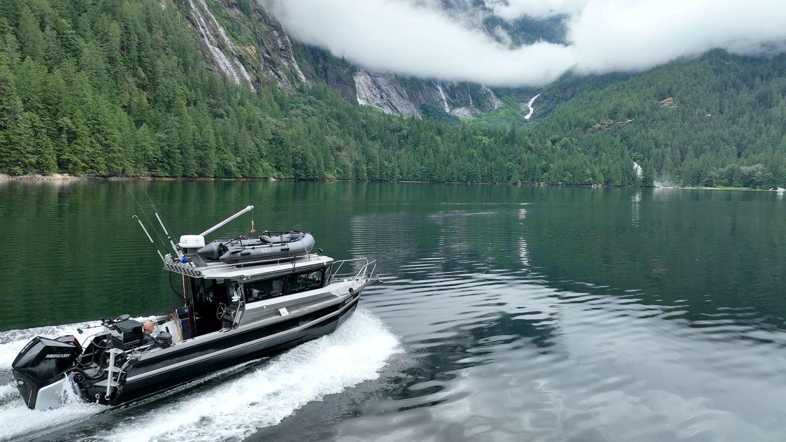Inflatable Boats vs. Traditional Boats Which is Right for You