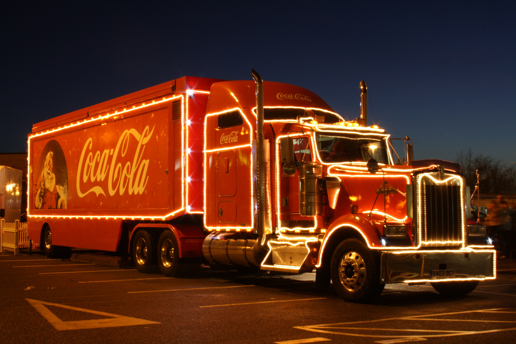 The Coca Cola Christmas Truck Arrives in Paddington! Astons London