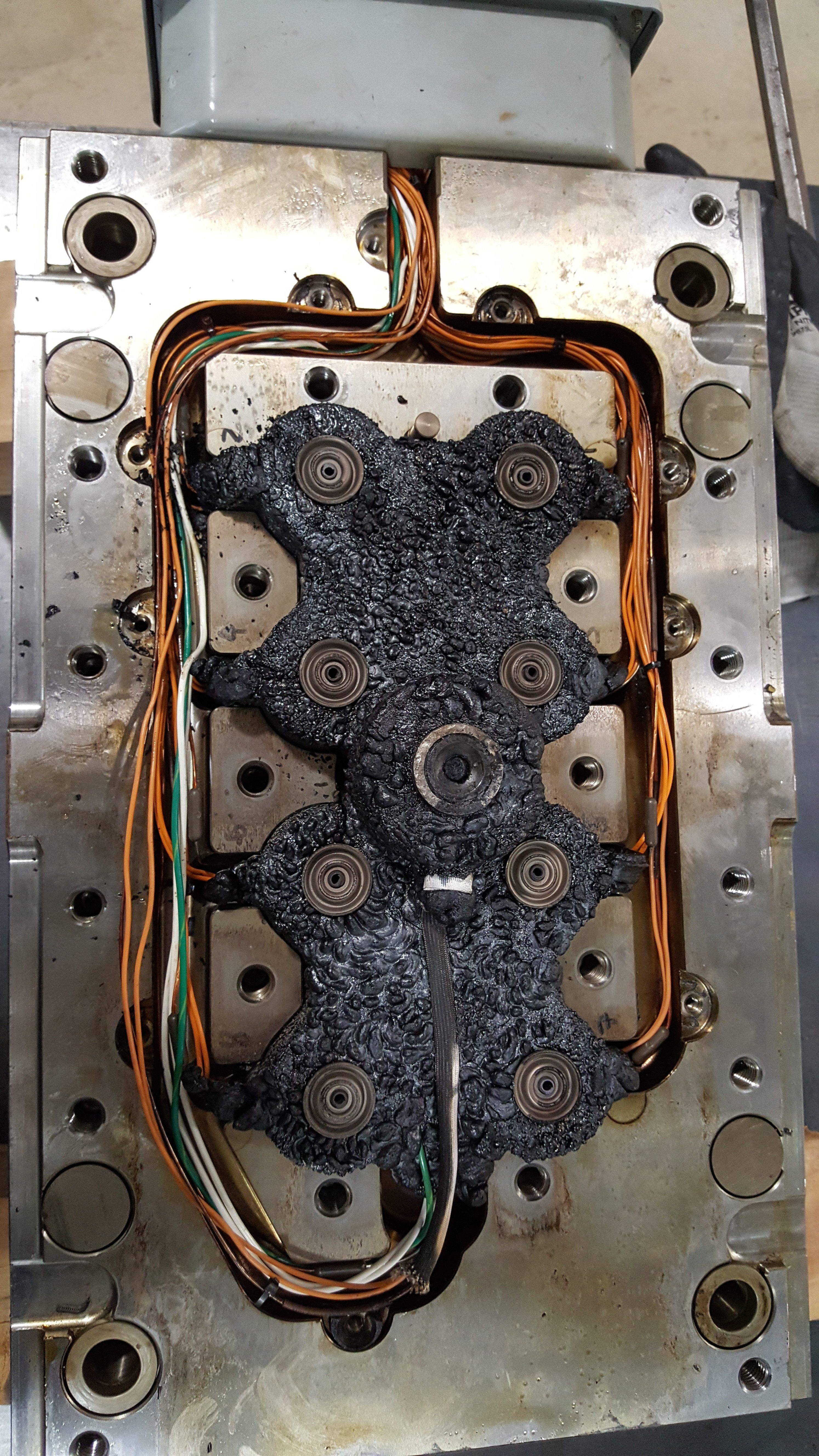 Hot Runner Tooling Injection Molding LHR Technical Service