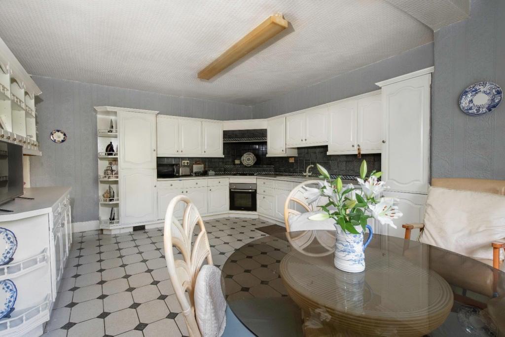 Village Road, Oxton Liam Gretton Wirral Estate Agent