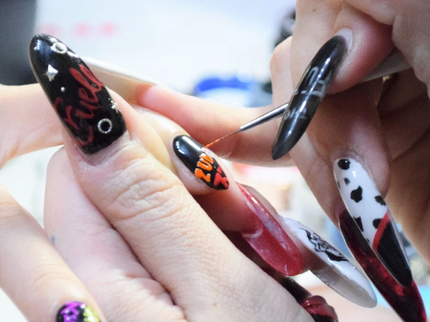 新宿でこだわりを形にするネイルサロン・liberty 指先のアート