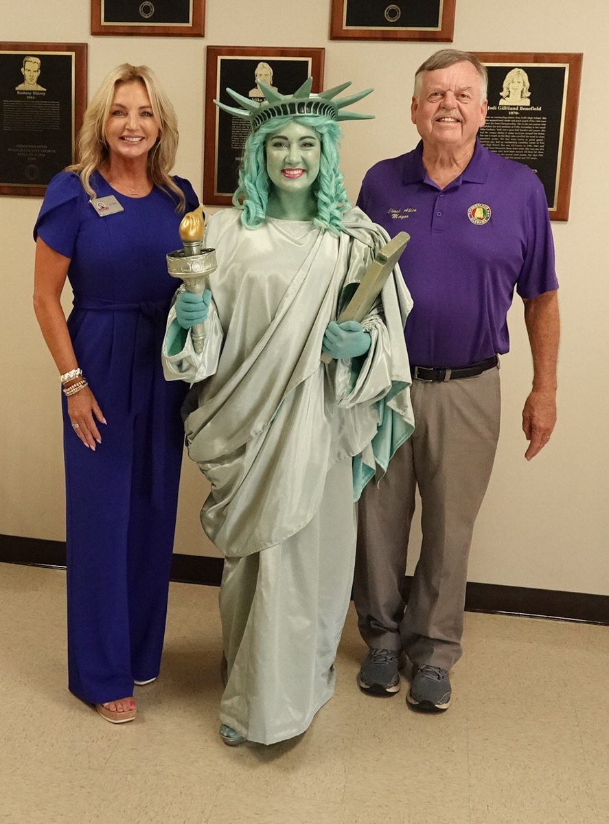 2nd and 5th Grade Students of DeKalb County Meet Libby Liberty™ at