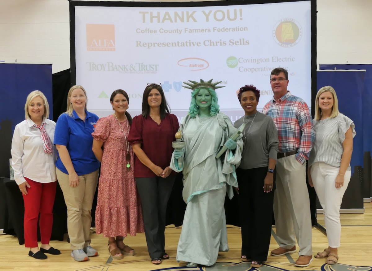 LIbby Liberty Meets 2nd and 5th Graders from Coffee County Schools at their Super Citizen