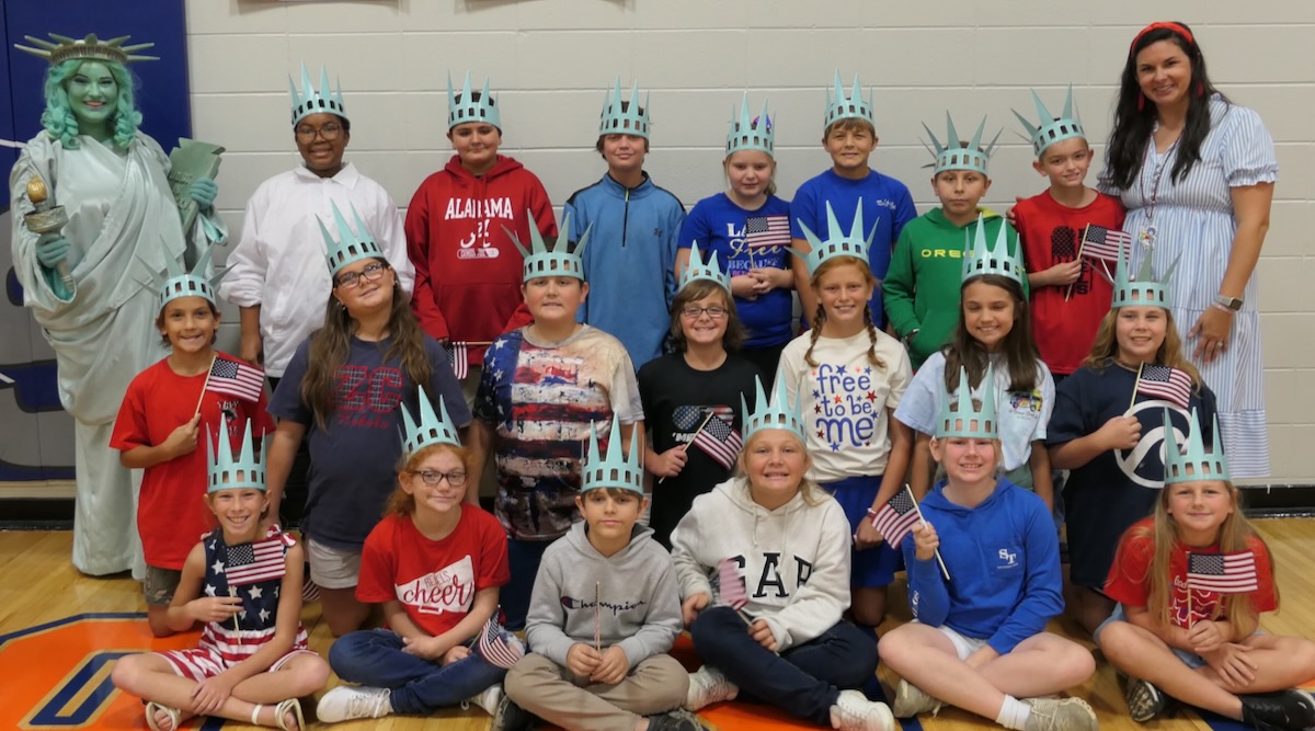 LIbby Liberty Meets 2nd and 5th Graders from Coffee County Schools at