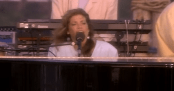 He Survives In The Wild With A Plastic Bag