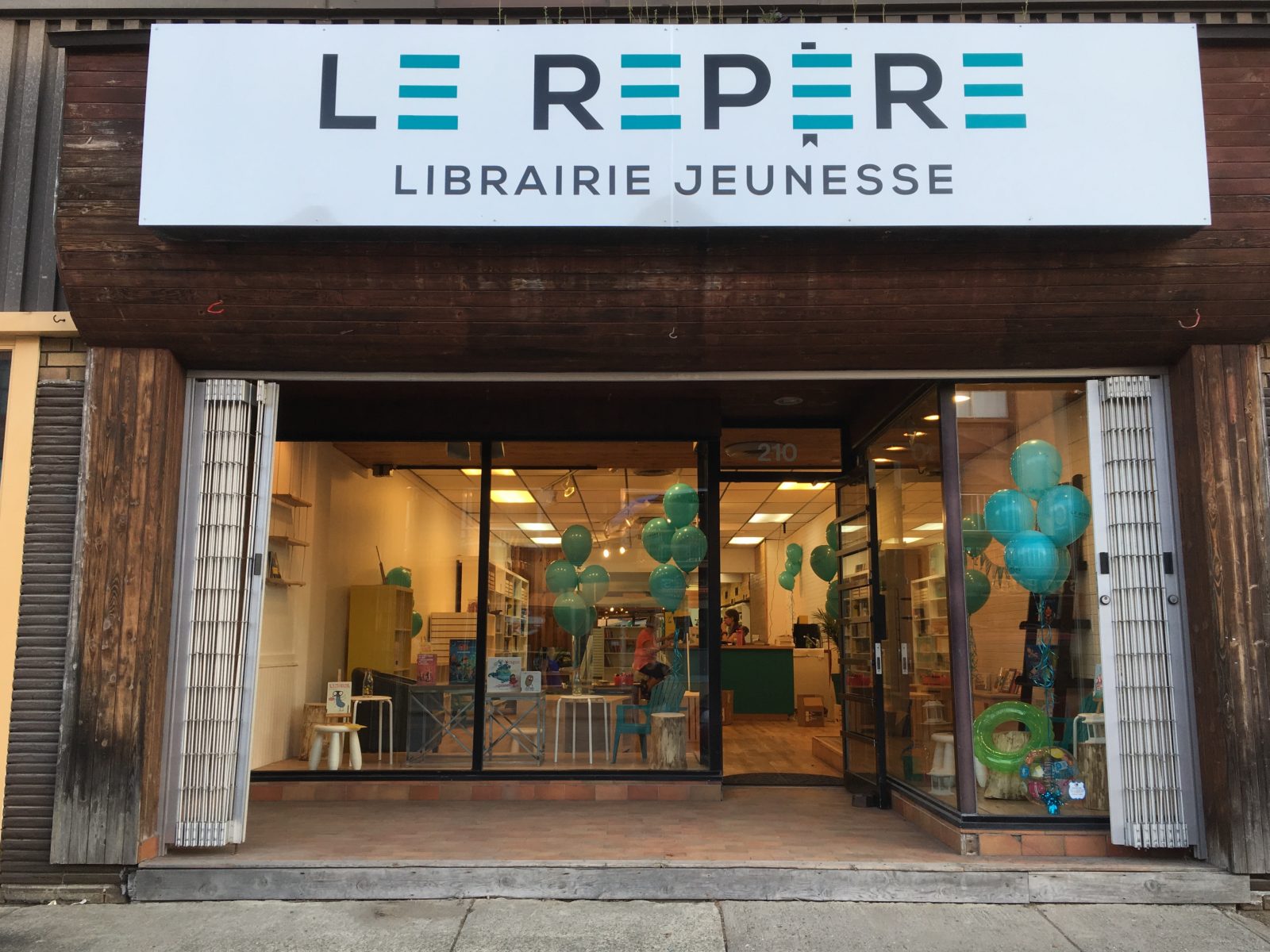 LA LIBRAIRIE EST OUVERTE Librairie Le Repère Littérature jeunesse