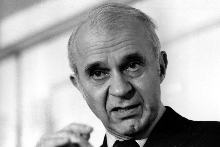 Великие экономистыреформаторы России. Леонтьев Василий Васильевич