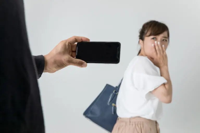 チャットレディの盗撮・流出リスクとは？身バレ対策で防ぐ方法6つ！ チャトレジョブ