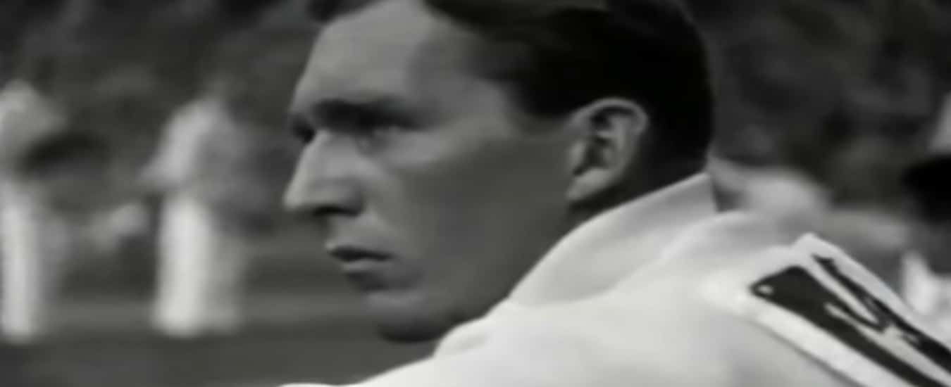 Omaggio a Jesse Owens, l'olimpionico che sfidò Adolf Hitler