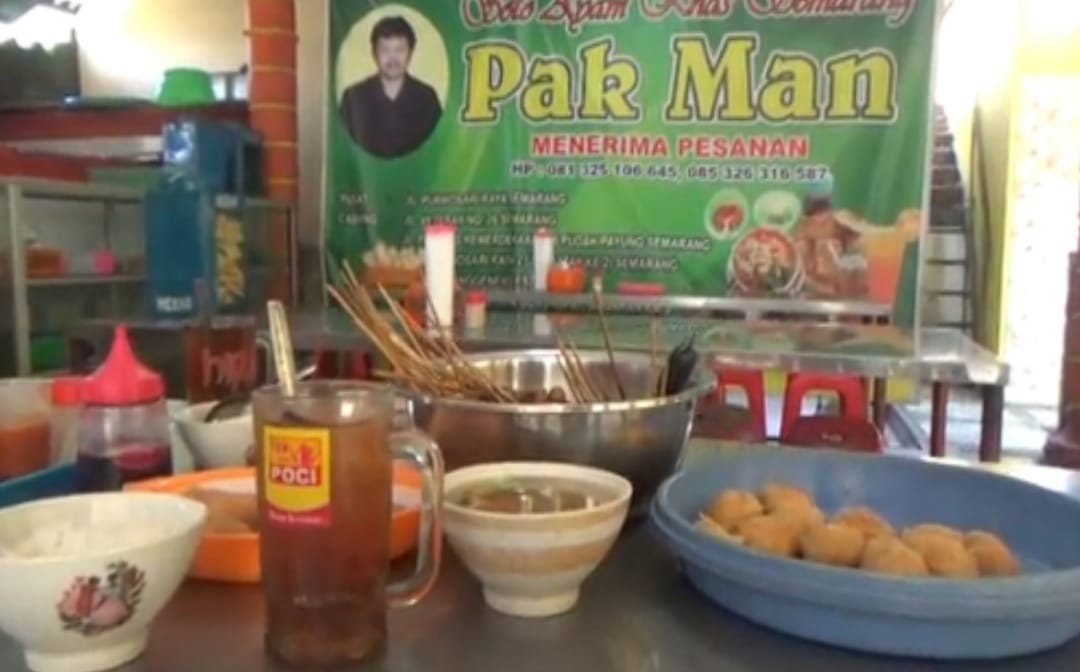 Segarnya Kuah Soto Ayam Pak Man yang Hangat dan Gurih