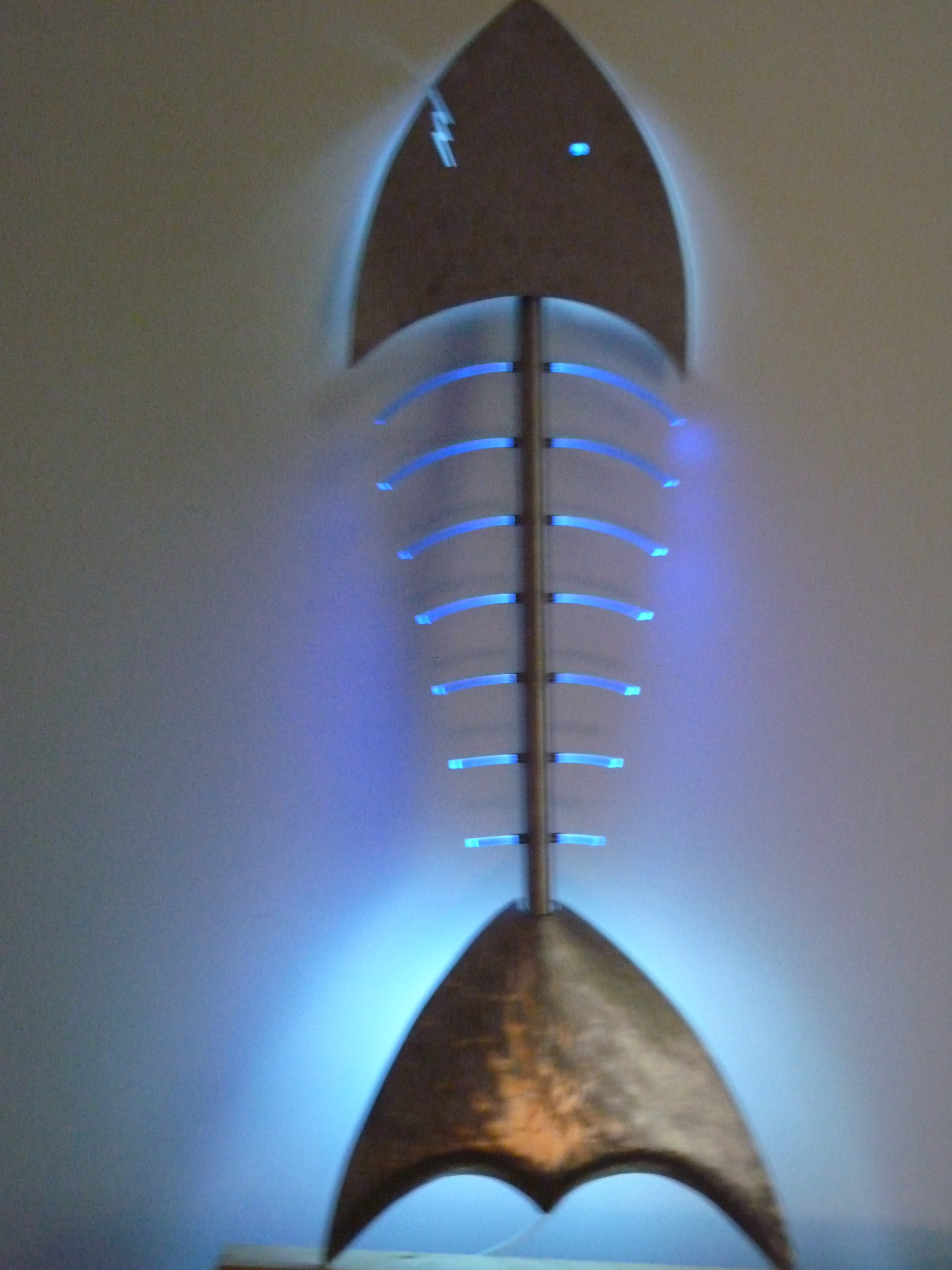 Designer Lampe „Fisch“ aus Edelstahl und Plexiglas XXL Format 166 cm